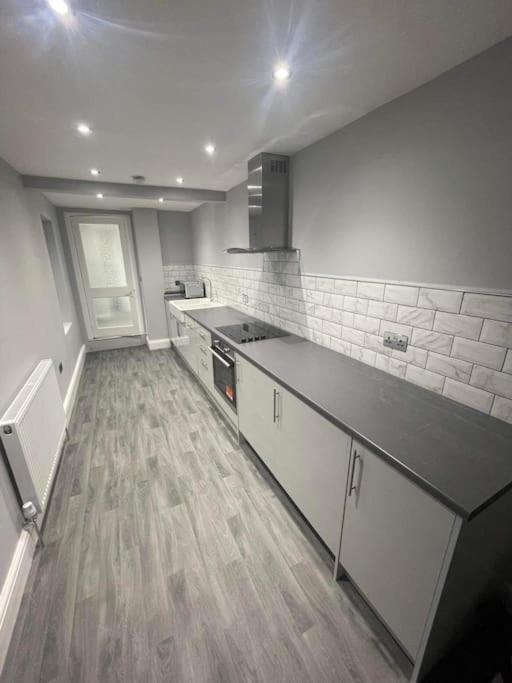 Large 1 Bedroom Flat With Private Parking Plymouth Exterior foto
