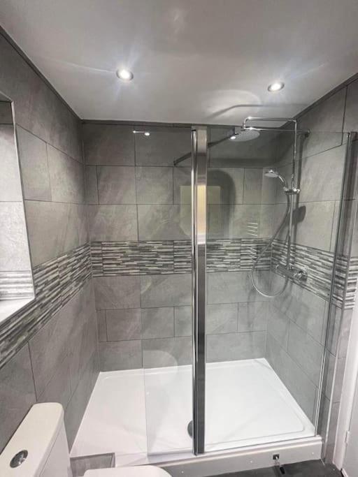 Large 1 Bedroom Flat With Private Parking Plymouth Exterior foto