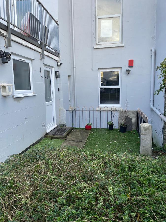 Large 1 Bedroom Flat With Private Parking Plymouth Exterior foto